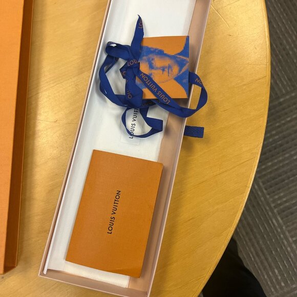 Louis Vuitton Bandeau like new, with box, tags and original tissue paper - Picture 2 of 7